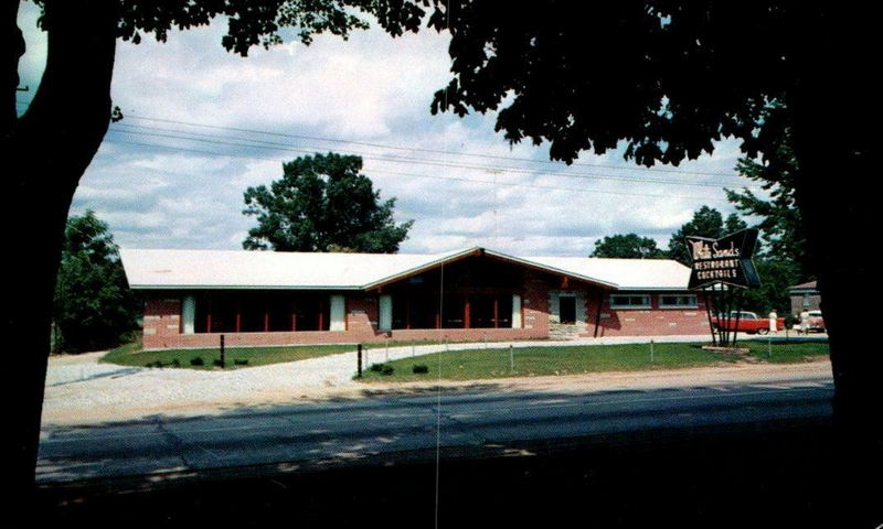 Garys Restaurant (The Chamber Bar & Grill, White Sands Restaurant) - Vintage Postcard (newer photo)